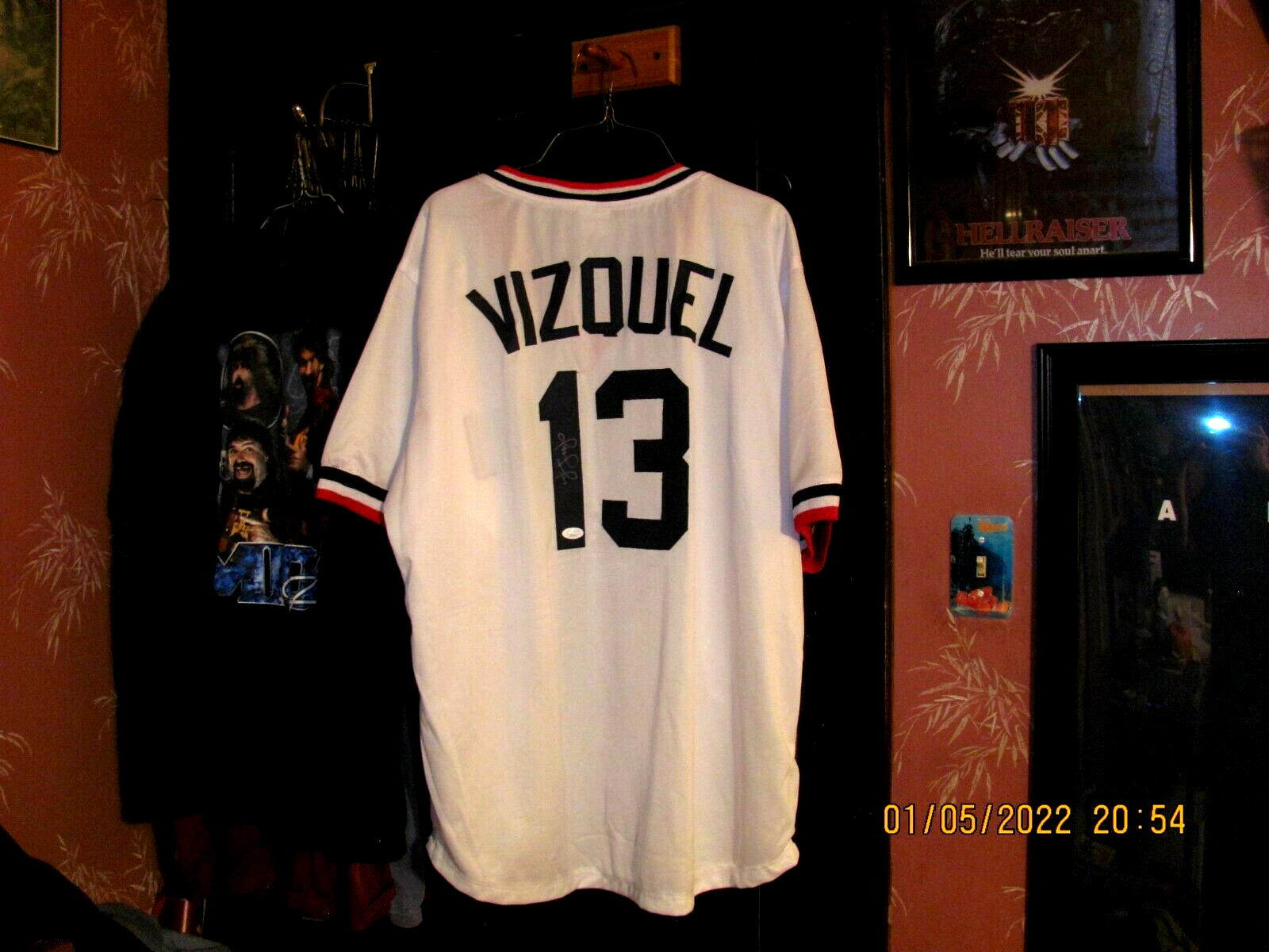 Omar Vizquel Signed Cleveland Indians Jersey (JSA COA) 3xAll Star Shortstop