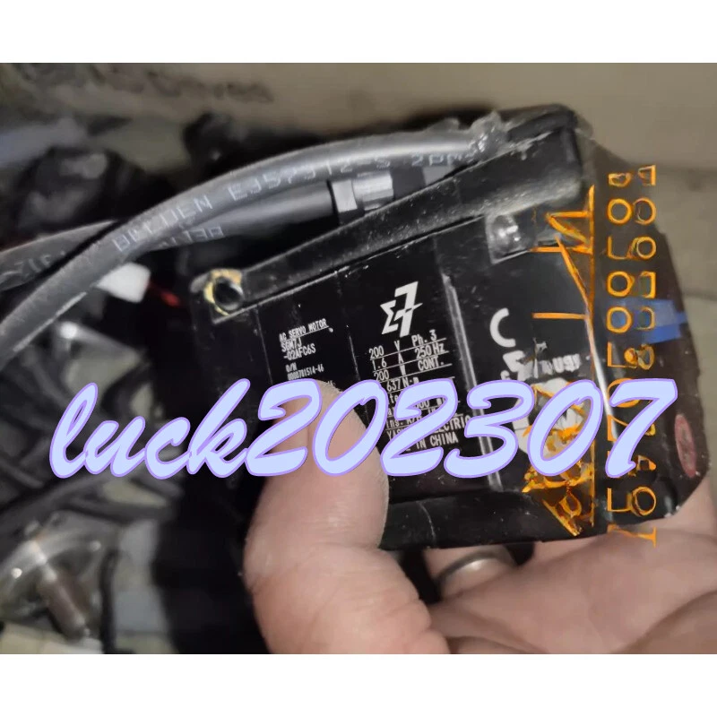 1PC USED SGM7J-02AFC6S Yaskawa servo Motor 200W 1.6A. #YY - Image 3 of 3