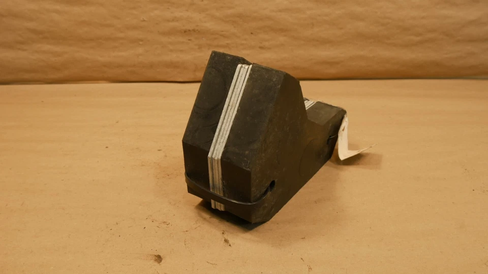 Прокладки и прокладки для переднего бампера Ferrari 360 PN 64875500 - Изображение 2 из 4