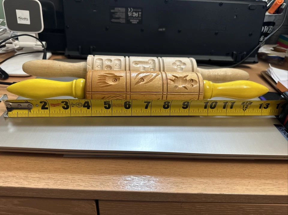 Springrele Wooden Molded Rolling Pin Birds, Turtle Flo with Yellow Handles X2 - Image 2 of 4