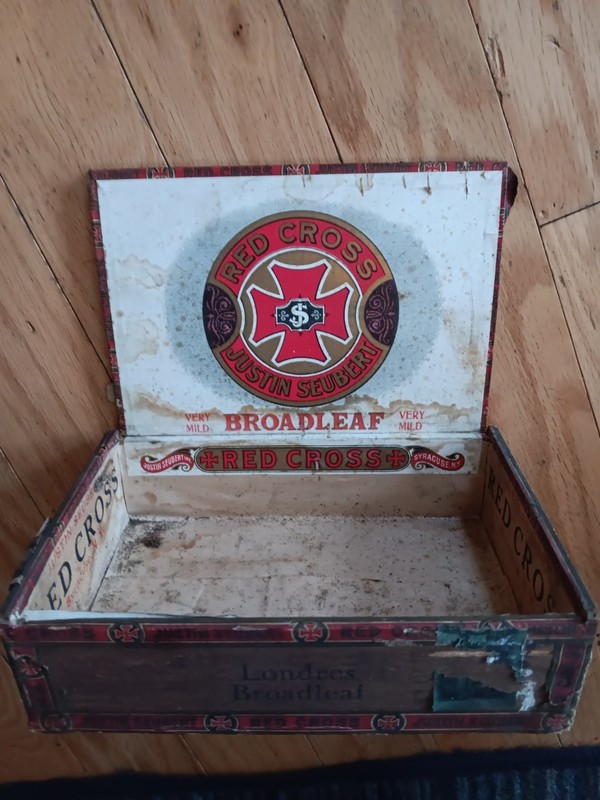 SCARCE 1910s "Red Cross " Paper Label Hinged 50 Cigar Box