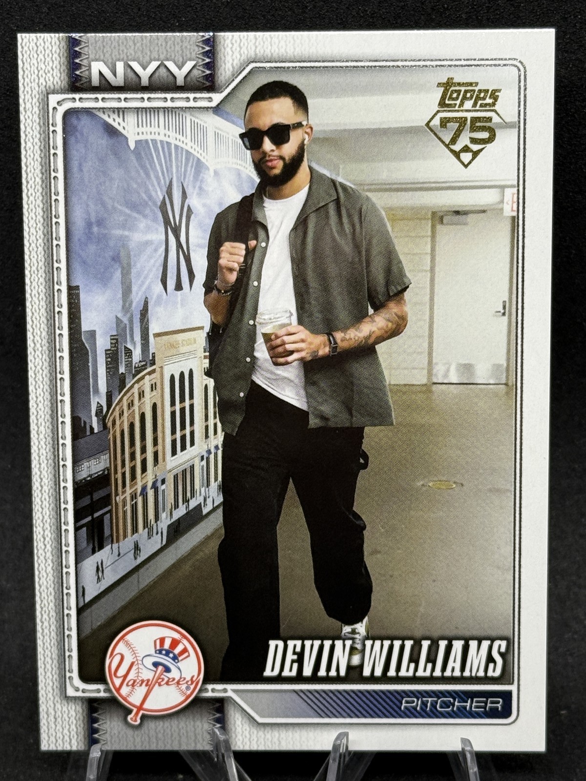 2026 Topps Series 1 #239 Devin Williams Golden Mirror Variation