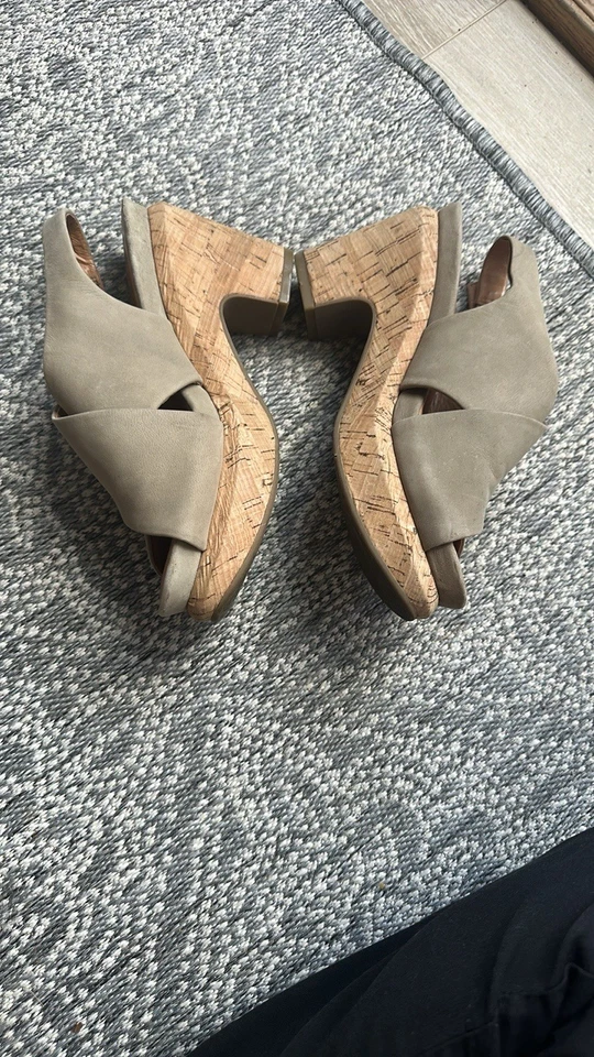 Sandalias cruzadas Gentle Souls color tostado talla 6,5 Foto 2 de 4