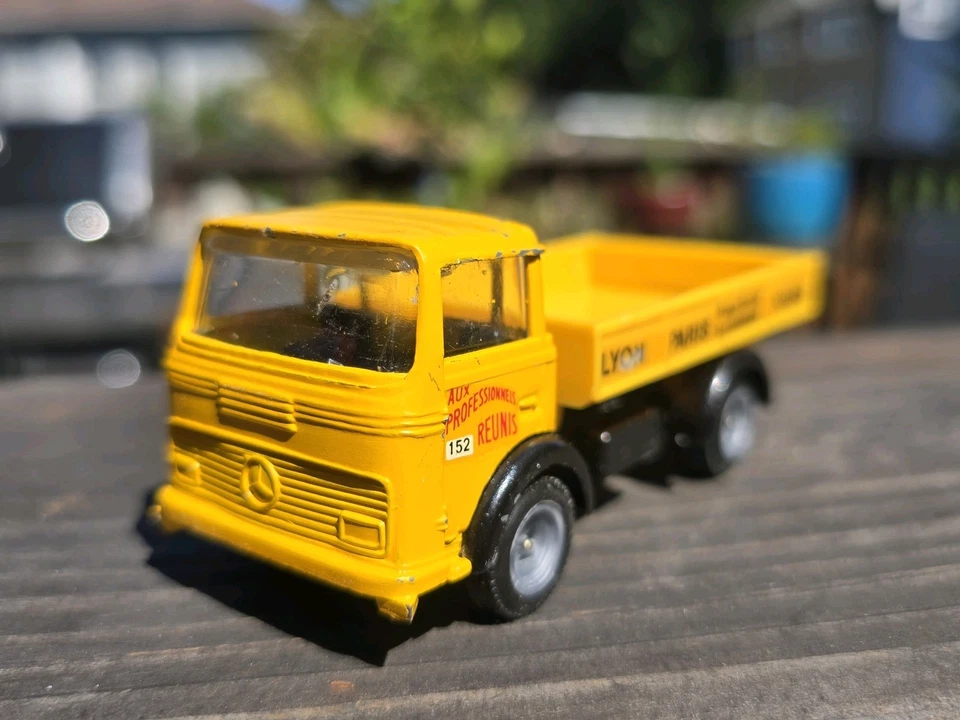 Camión Champion France plataforma Mercedes cabina más de 3 3/4" largo #152 Foto 3 de 4