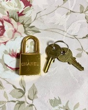 CHANEL Cadena Coco Mark Padlock Key Holder Caviarskin Bag Charm Used