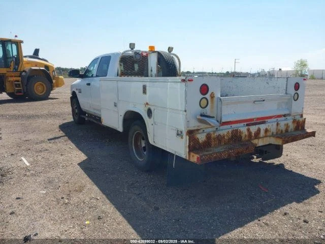 Conjunto de puerta trasera izquierda usado lado trasero se adapta a: camioneta Ram Dodge 3500 2015 eléctrica Foto 4 de 4