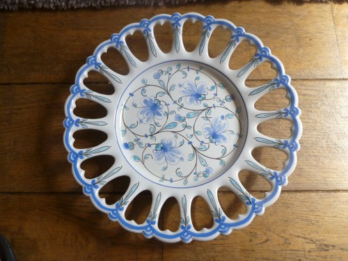 VINTAGE STUDIO POTTERY PIERCED PLATE PORTUGAL HAND PAINTED ANFORA-AGUEDA