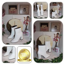 Fashionable So Me White Boots! (size 6) 