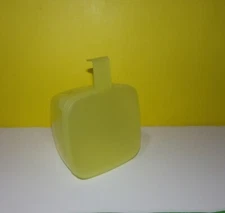 TUPPERWARE FORGET ME NOT HANGING CHEESE KEEPER #5338A CONTAINER Yellow