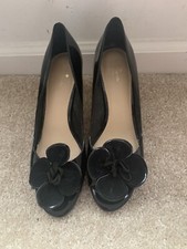 Kate Spade Peep Toe Flower Detail Pump sz 9 M