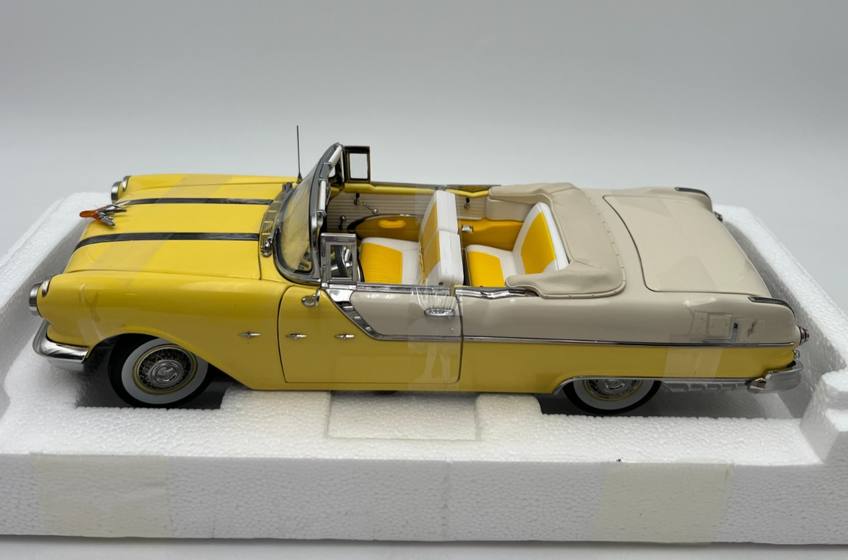 ミニチャンプス 1/18アメリカン ドリーム カー コレクション 1955 SUNSTAR - 1:18 MODEL - 1955 Pontiac Star Chief Open Convertible