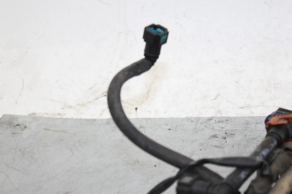 2006-2007 Yamaha Yzf R6 Main Fuel Injectors Throttle Bodies OEM - Image 2 of 4