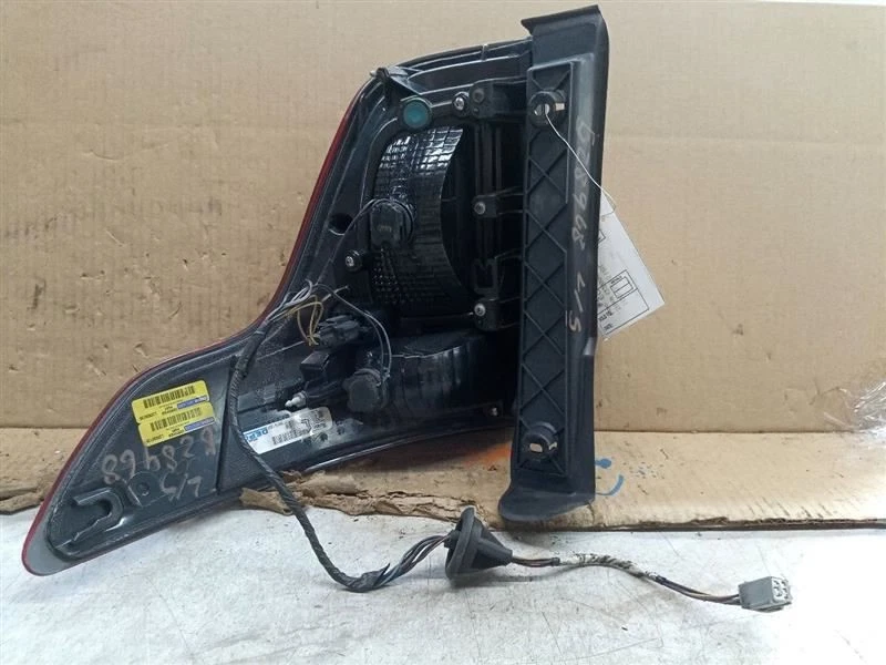 Luz trasera izquierda Ford Explorer 2011-2015 OEM  Foto 3 de 4