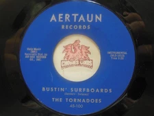 Tornadoes – Bustin' Surfboards / Beyond The Surf, 45 RPM EX (29B)