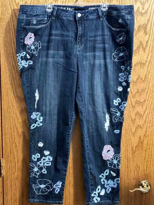 LAURIE FELT CLASSIC SLIM LEG FLORAL EMBROIDERED JEANS SIZE 22W
