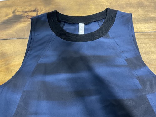 Athleta Top Womens S Blue Black Blurred Camo Zephyr Tank Sleeveless Curved Hem - Picture 2 of 8