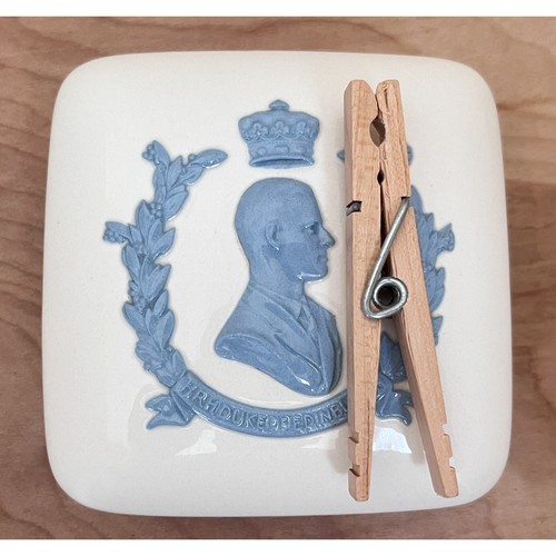 HRH Duke of Edinburgh Wedgwood Embossed Queen's Ware Ceramic Box 1953 - Picture 10 of 10
