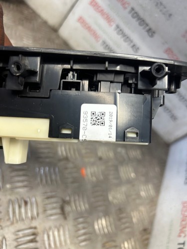 KIA SORENTO MK3 18-20 DRIVER OFFSIDE INTERRUTTORE CONTROLLO FINESTRINO ANTERIORE 93570-C5GC0WK - Foto 3 di 5