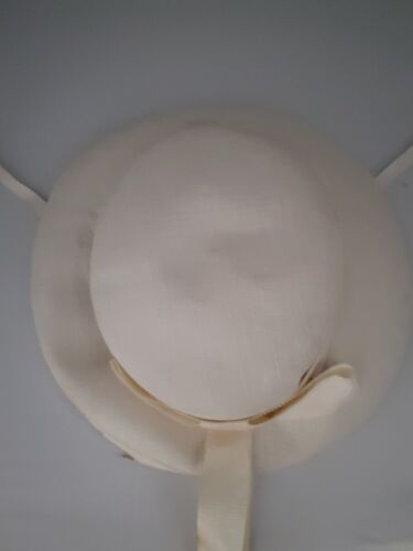 1960s Little Girls Hat Easter Bonnet Ivory with ribbon & buttons neck tie &strap - Picture 3 of 5