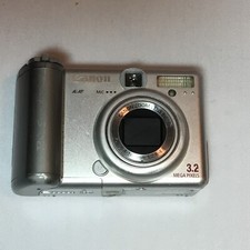 Canon PowerShot A70  3.2 MP 3x Zoom   Digital Camera  Silver W/ Card