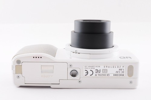 Ricoh Gr Digital IV Bianco Edizione 10.4MP Fotocamera Compatta 28mm Eq. F/1.9 - Foto 6 di 13
