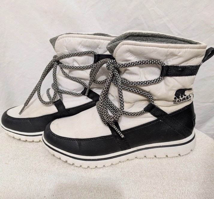 Sorel Whitney Short Lace Waterproof Winter Boots Youth 6 Black White