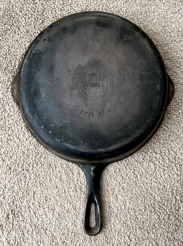 Griswold cast iron skillet no. 8 small logo, 9 inches