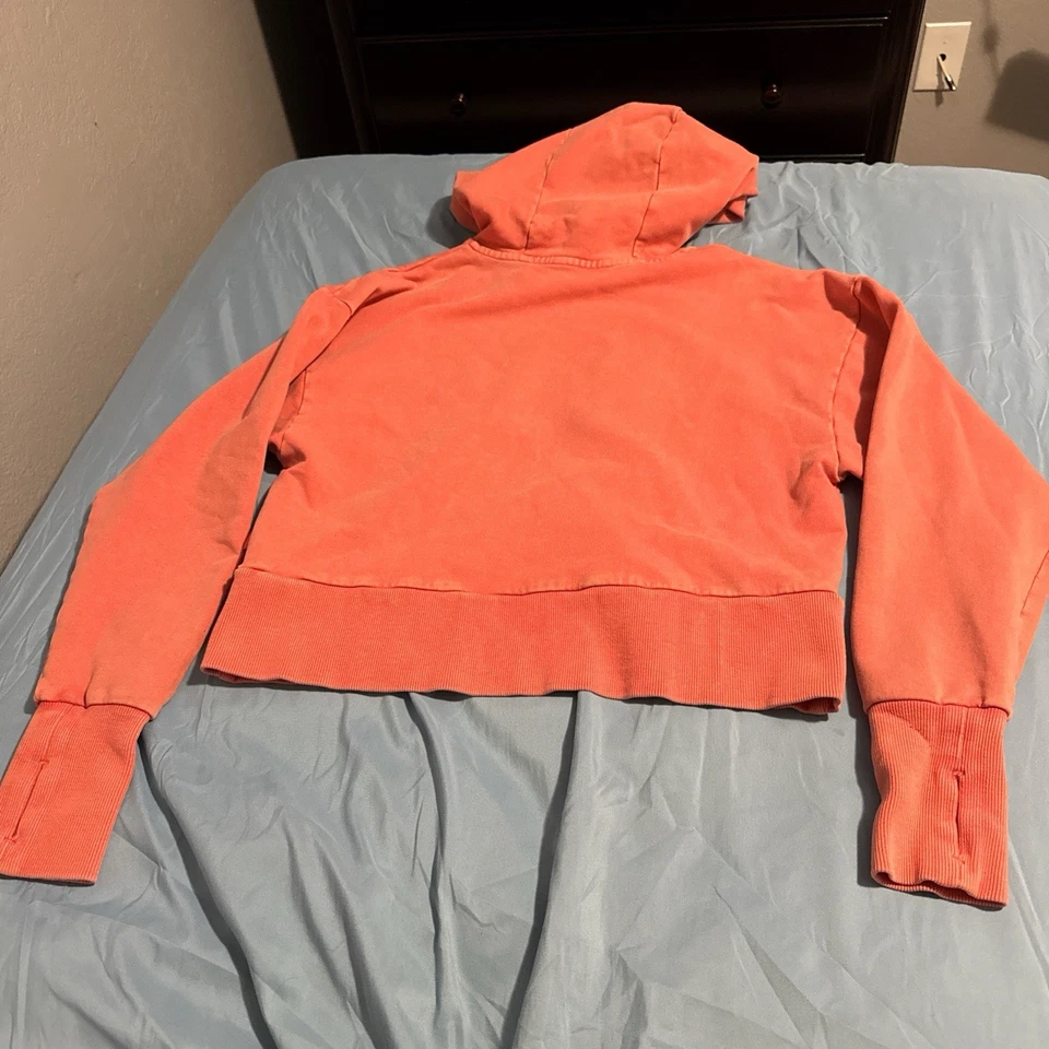 Sudadera corta naranja - pequeña para mujer Foto 3 de 4