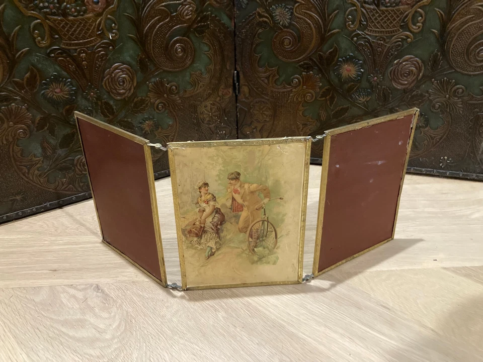 Antique Triptych Standing mirror in chiseled brass and illustration circa 1900 - Image 3 of 4
