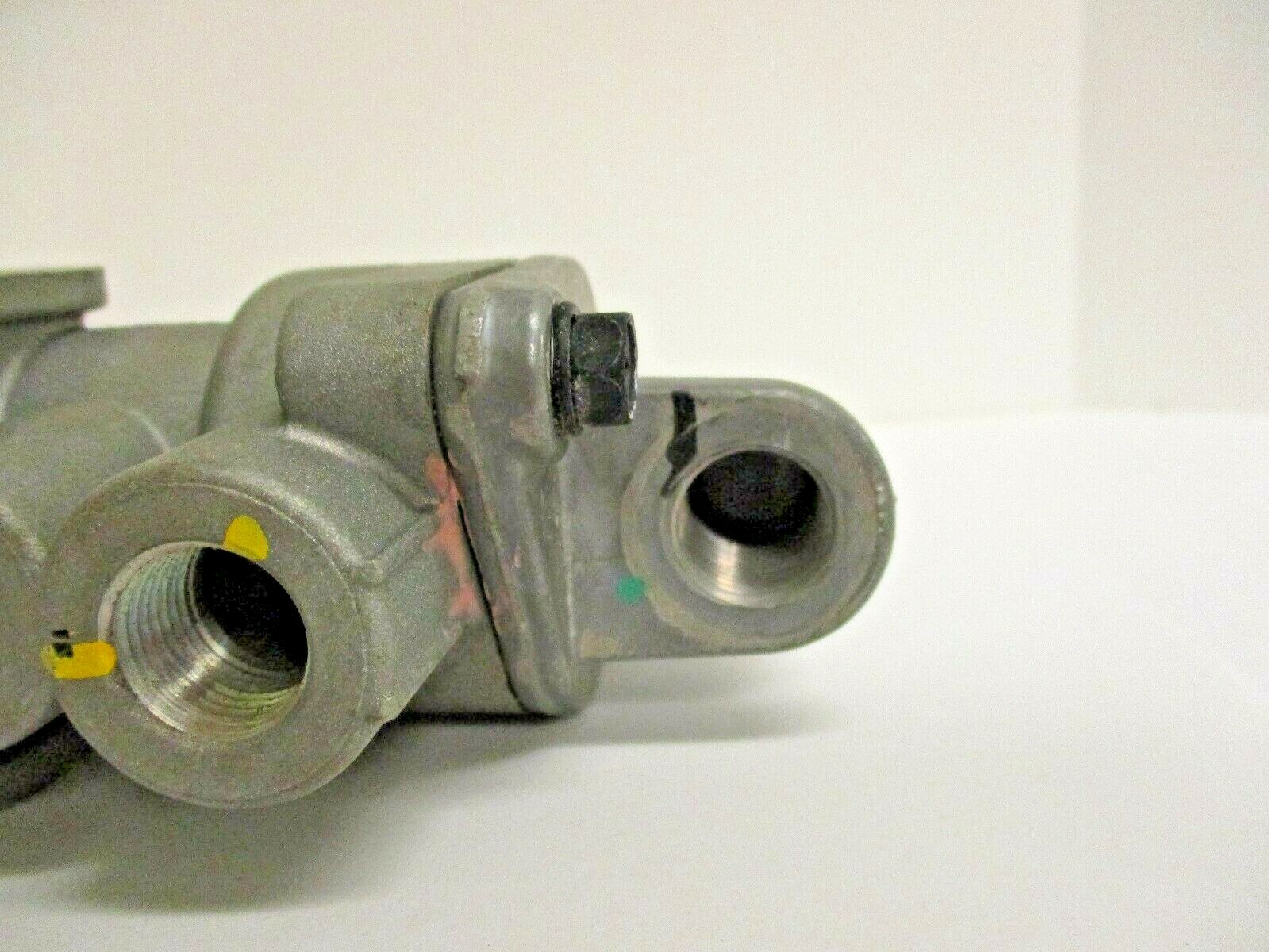 BENDIX 745-065706 TRACTOR PROTECTION VALVE for sale online | eBay