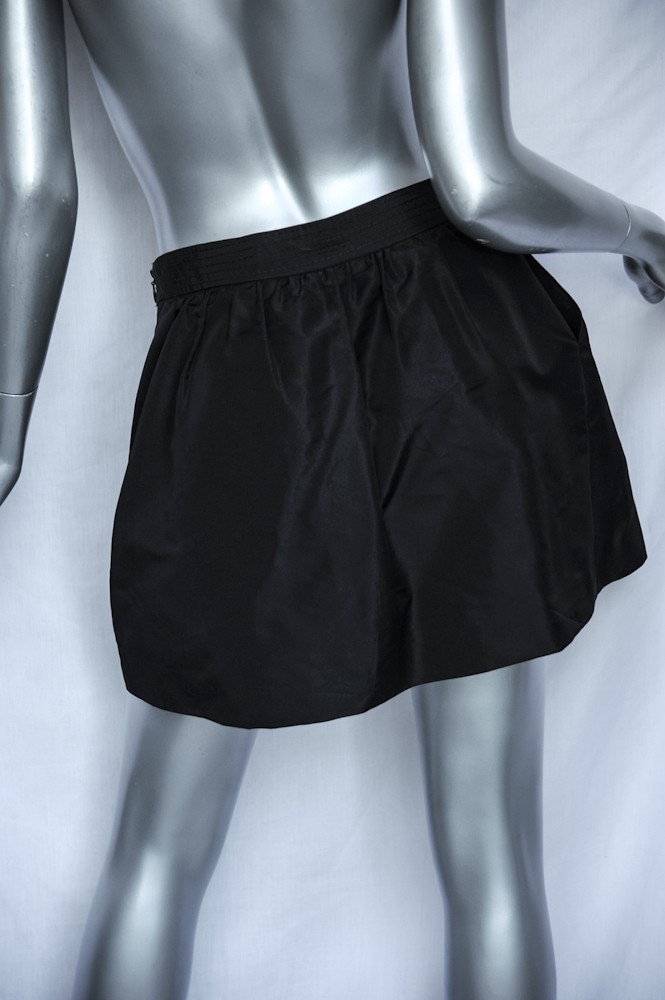 スカート STELLA MCCARTNEY Women Mini Skirts 6300783CU850 1000 Black STELLA MCCARTNEY Womens Black Silk Mini Front-Pleat Tab