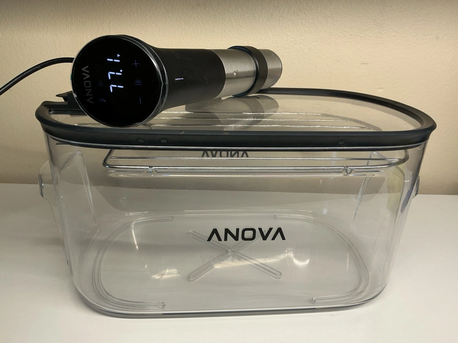 Anova Sous Vide AN500 1000W with Container, shelf and Lid, Used a few times.
Opens in a new window o