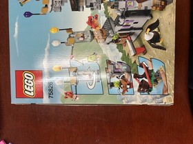 LEGO 75826 The Angry Birds Movie  ~ KING PIG'S CASTLE ~ New  Sealed Retired RED