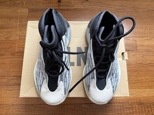 Authentic The Yeezy Quantum 'Quantum' size 8