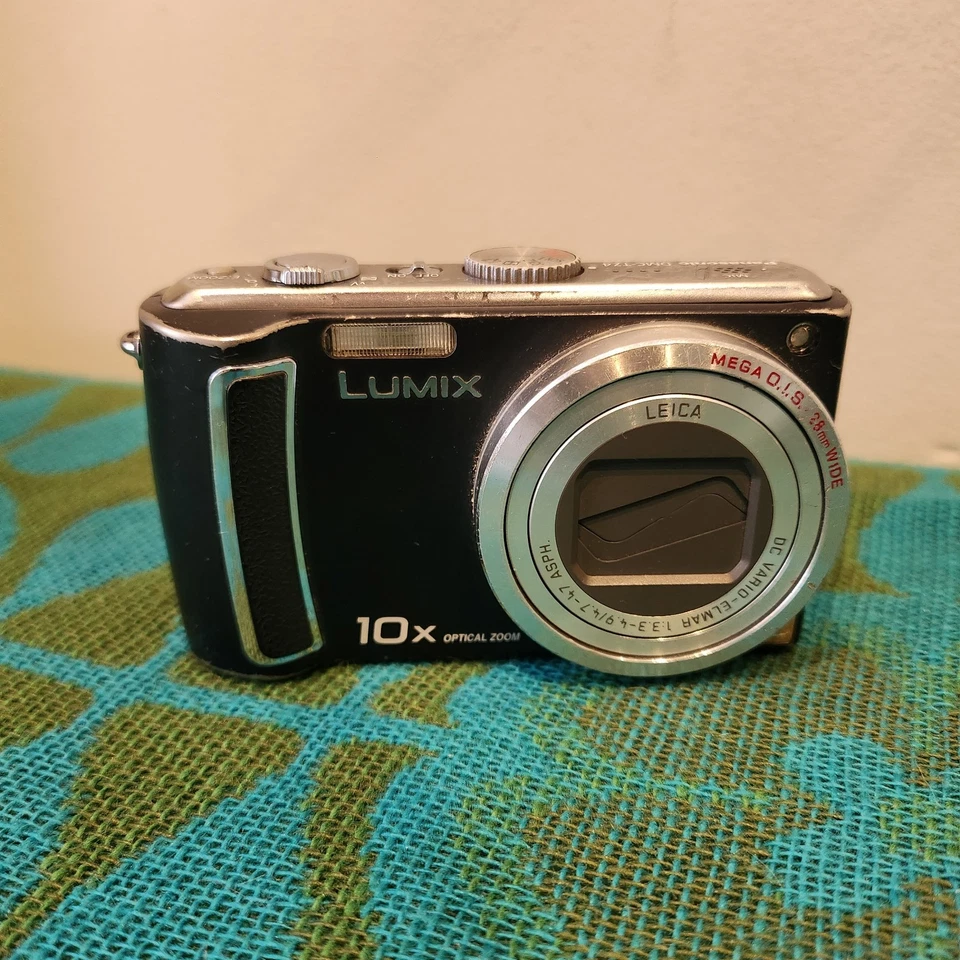 Panasonic LUMIX DMC-TZ4 8.1MP Digital Camera - Black, photo 2 of 5