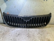 Calandre Skoda SUPERB