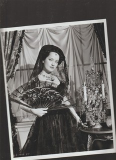 8X10 B&W PHOTO OF CLOSE UP MERLE OBERON