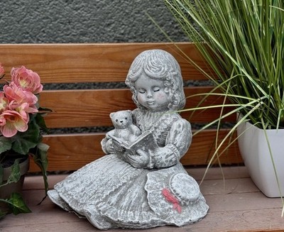 Frostfeste Steinfigur Mädchen lesend mit Teddy Gartenfigur Steinguss