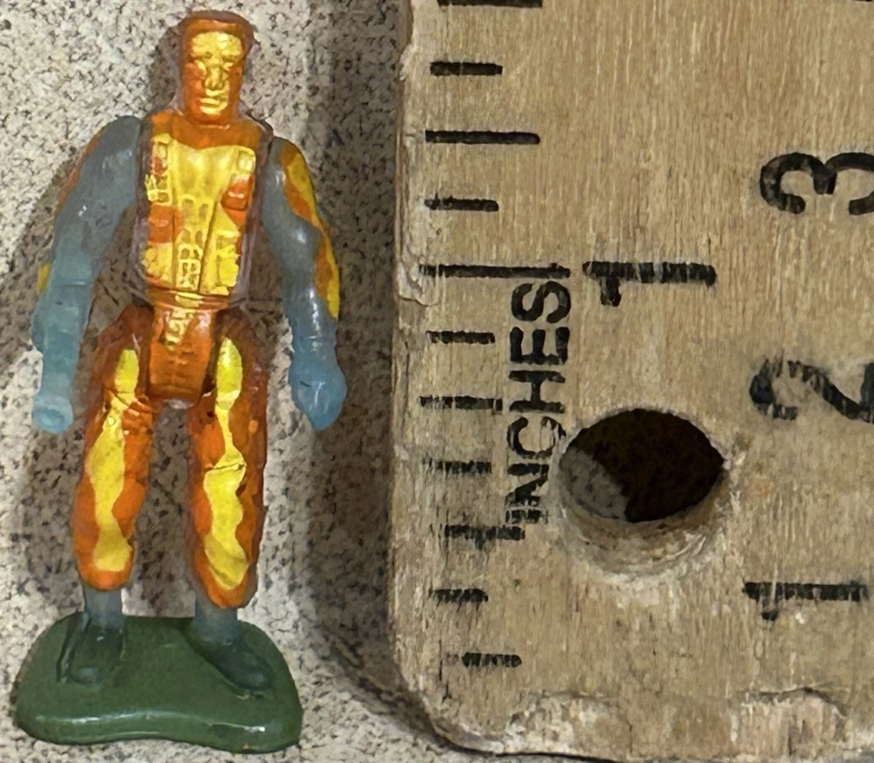Micro Machines Predator Galoob 1996 Vintage Dutch Thermal Figure - Image 4 of 4