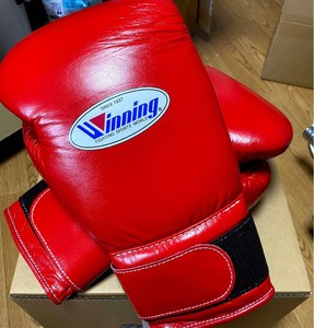 winning boxing gloves 16oz velcro