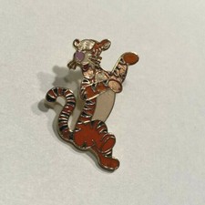 Disney Pin #1109-Tigger with Pink Nose Standing with Paws Up/Winnie the Pooh
