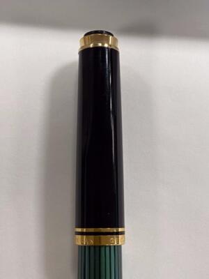 PELIKAN 14C-585 F GREEN STRIPED FOUNTAIN PEN W/ BLUE PELIKAN INK