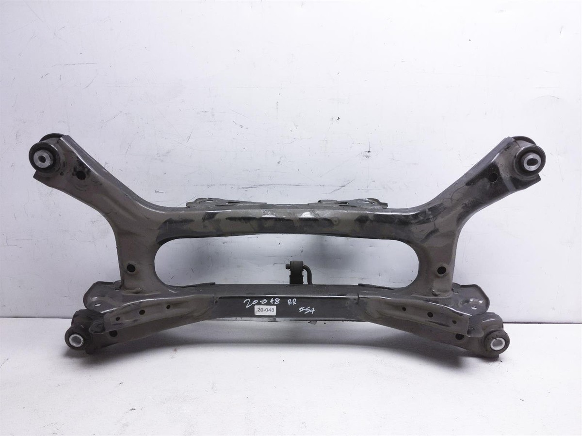 カタツムリ 　no11 2018-2023 Toyota Camry Rear Subframe K Frame Cradle Crossmember