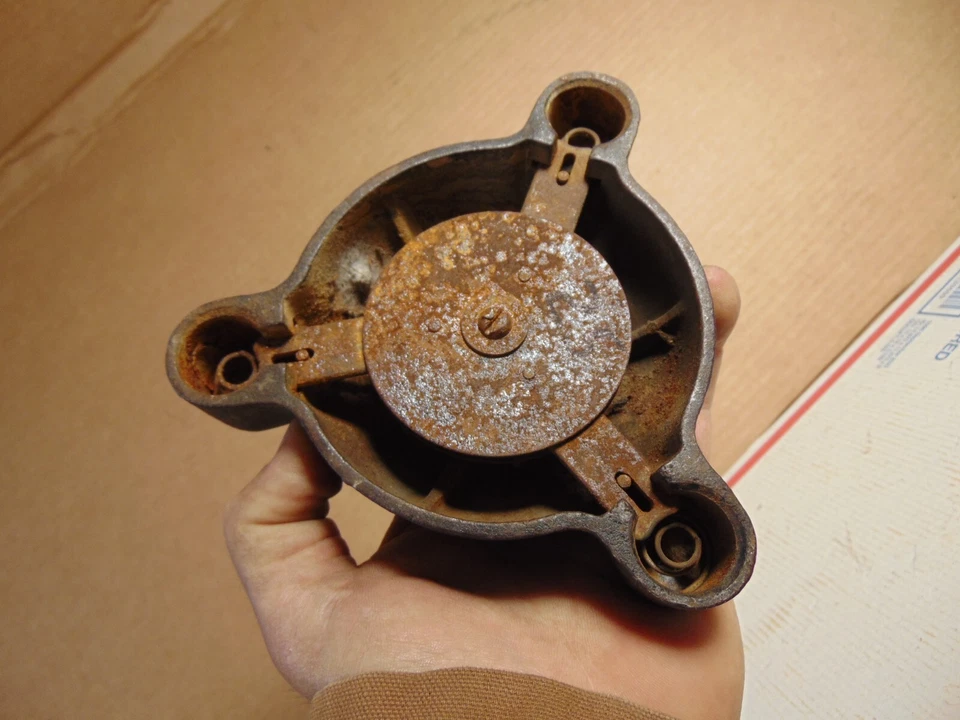 DE COLECCIÓN CHEVROLET MASTER CERRADURA DE NEUMÁTICO DE REPUESTO AÑOS 30 CON LLAVE CUPÉ SEDÁN ROADSTER Foto 3 de 4