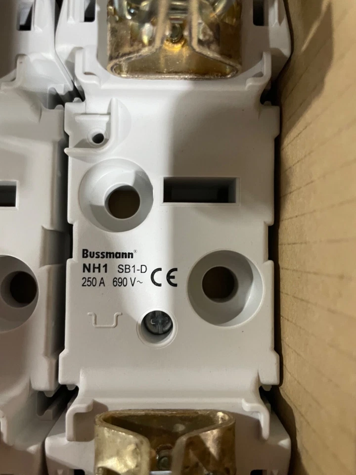 NOVO 4 na caixa BUSSMANN base de fusível NH1 SB1-D 250A 690V - Imagem 2 de 3