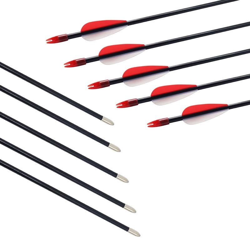 12 flechas de objetivo de fibra de vidrio con plumas de goma rojas y blancas