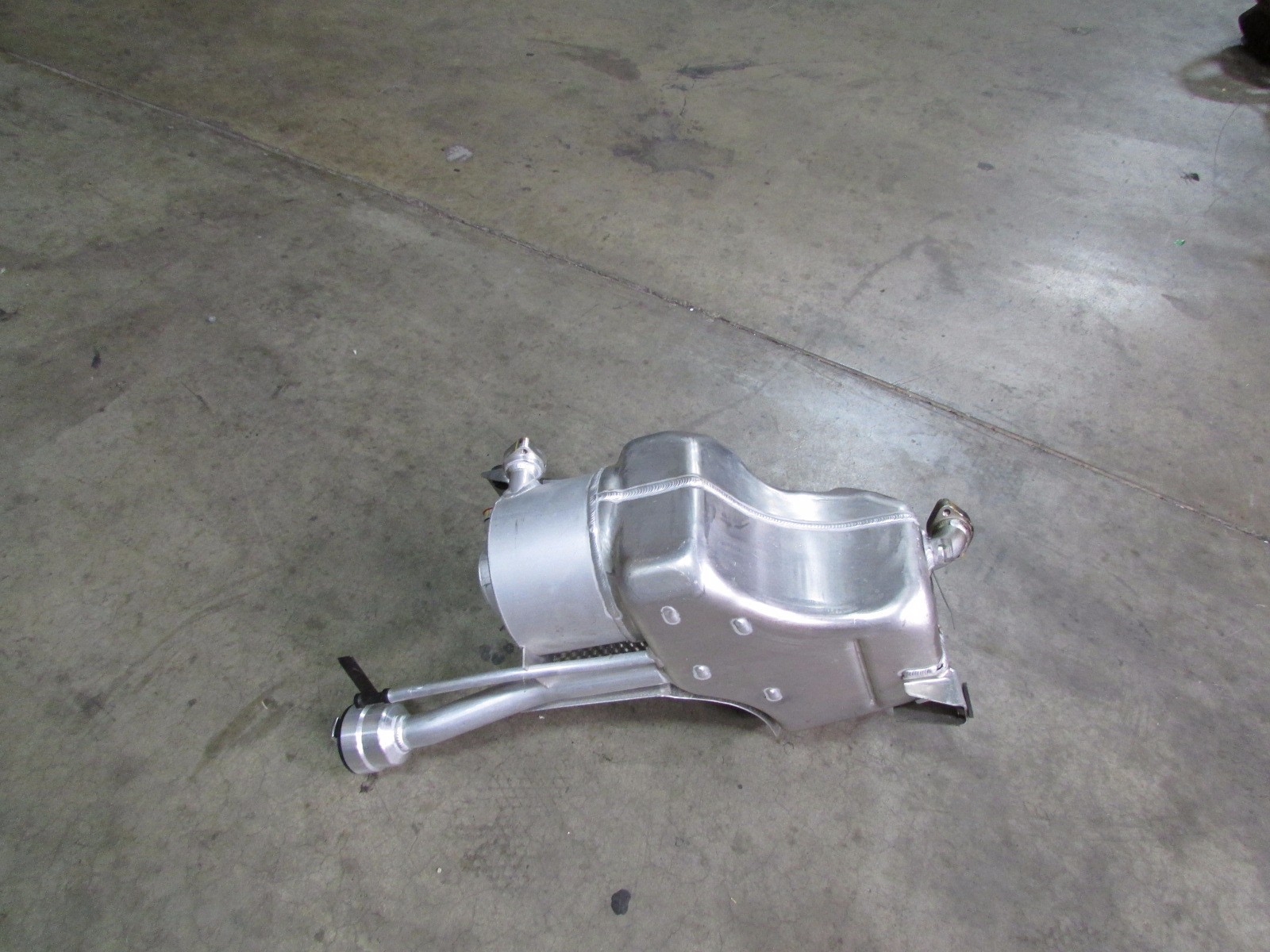 Lamborghini Gallardo LP550,560,570, Engine Oil Tank w/ Cap, Used, P/N 408115373