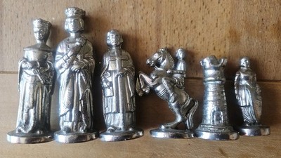 1 kompletter Satz 32 Schachfiguren Mittelalter massiv Messing Metall 4.32kg