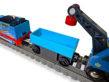 TrainLab TrackWay Adapter Car - Connect TrackMaster cars and Wooden Railway cars