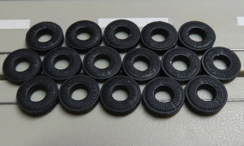 For H0 Slot Car Racing Model Railway -- 16 Tires for Flat Anchor or Block Motor